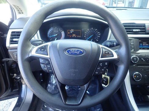 Used 2016 Ford Fusion SE FWD image 6