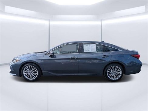 Used 2020 Toyota Avalon Limited image 6