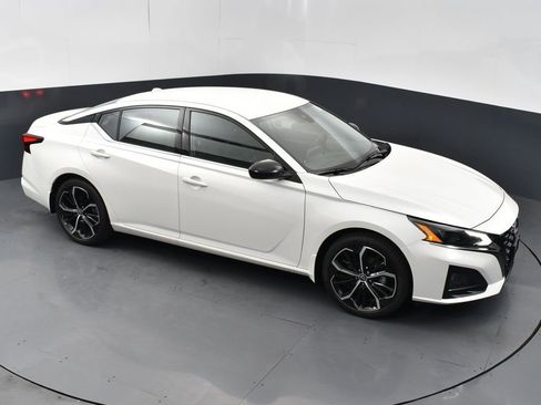 New 2025 Nissan Altima 2.5 SR image 43