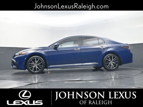 Used 2023 Toyota Camry SE w/ Cold Weather Package image 17