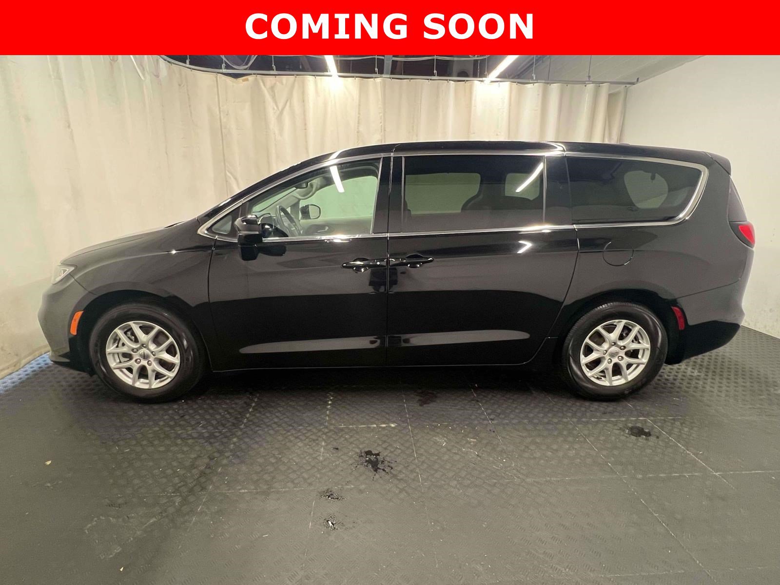 Certified 2024 Chrysler Pacifica Touring-L FWD image 8