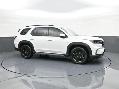 New 2025 Honda Pilot Touring image 15