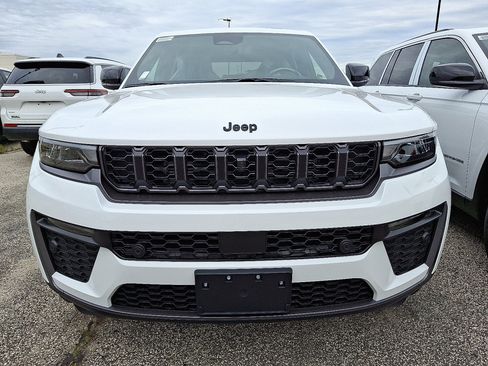 New 2026 Jeep Grand Cherokee Limited AWD/4WD image 2