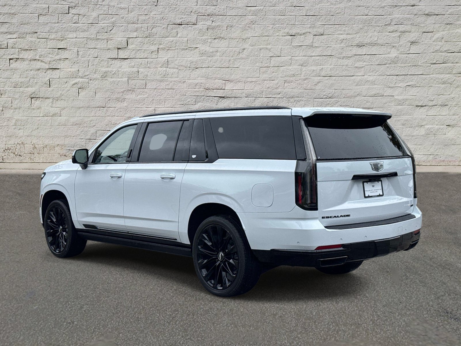Certified 2026 Cadillac Escalade ESV Platinum Sport w/ LPO, ONYX Package AWD/4WD image 3
