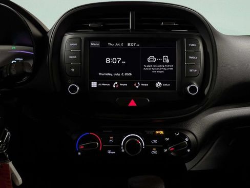 Used 2025 Kia Soul LX w/ LX Technology Package FWD image 14