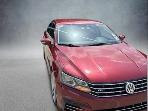 Used 2017 Volkswagen Passat 1.8T R-Line FWD image 3