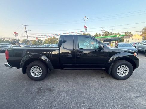 Used 2016 Nissan Frontier SV w/ SV Value Truck Package AWD/4WD image 4