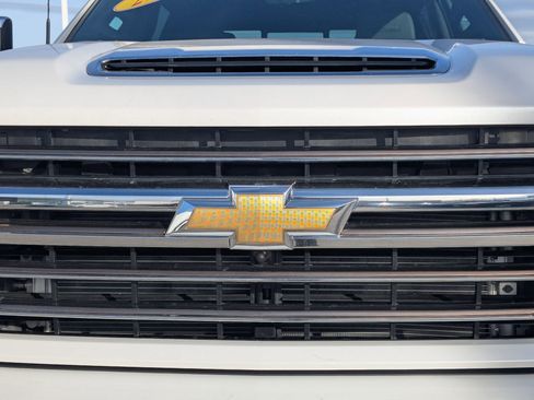 Used 2021 Chevrolet Silverado 2500 High Country w/ Z71 Off-Road Package image 10