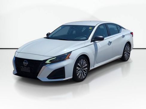 Used 2024 Nissan Altima 2.5 SV FWD image 1