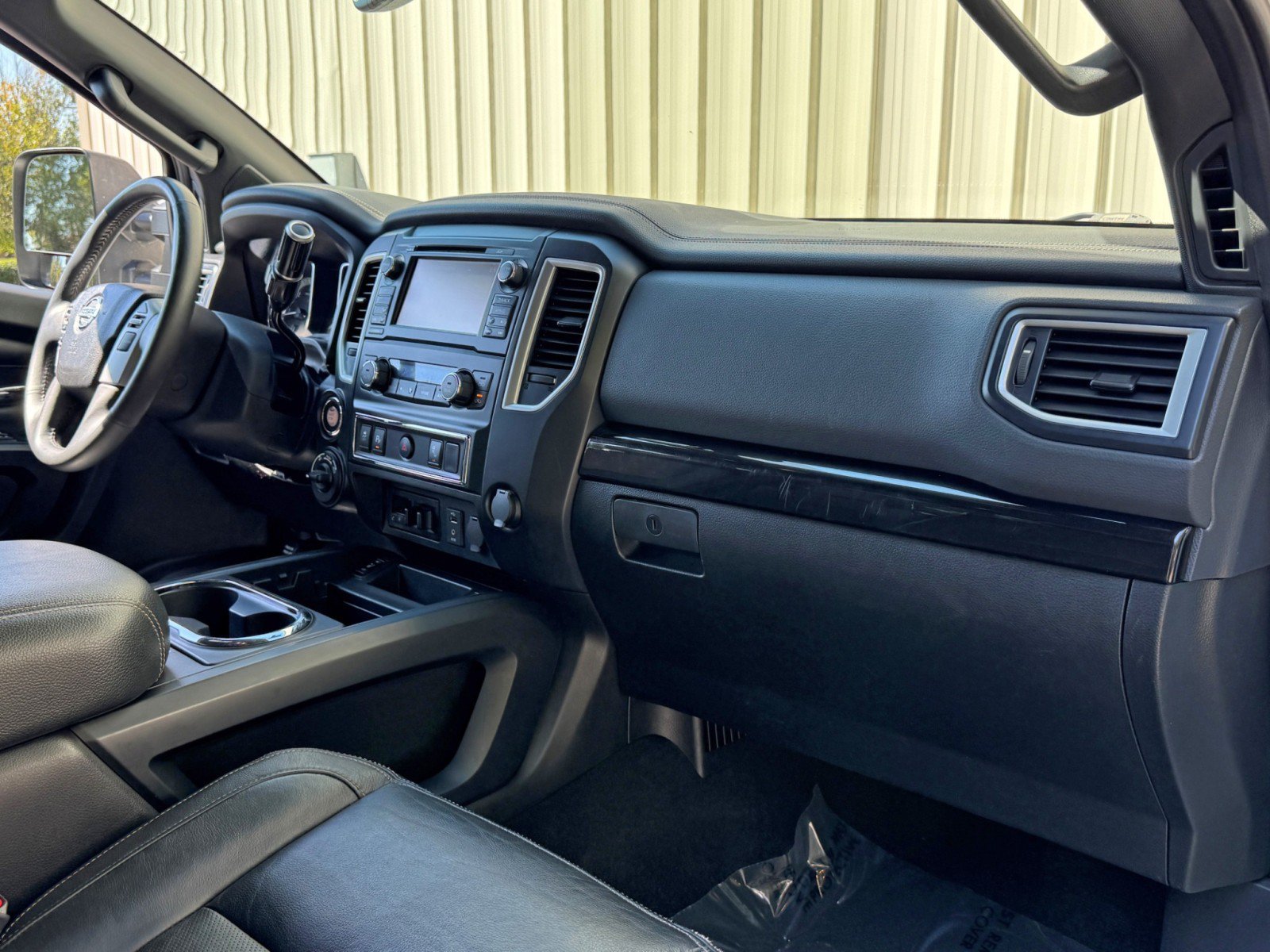 Used 2018 Nissan Titan SL w/ Midnight Edition AWD/4WD image 13