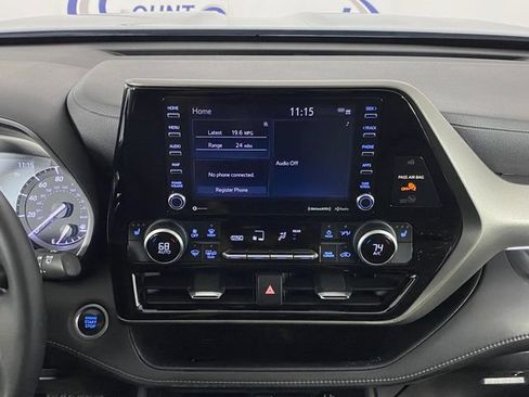 Certified 2021 Toyota Highlander XLE AWD/4WD image 17