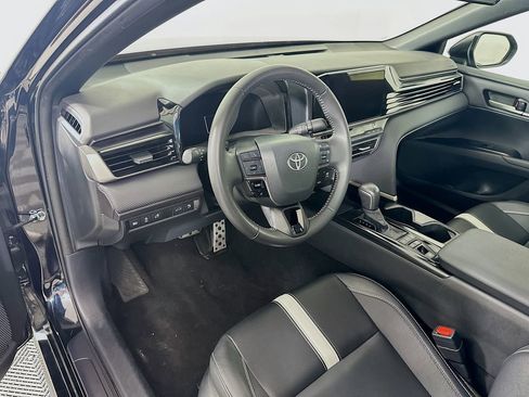 Used 2025 Toyota Camry SE FWD image 9