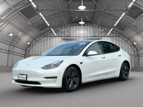 Used 2021 Tesla Model 3 Standard Range Plus image 3