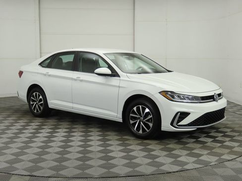 Certified 2025 Volkswagen Jetta S image 3