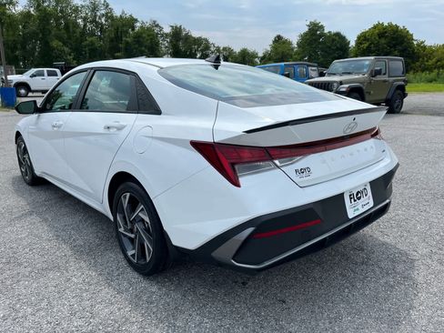 Used 2025 Hyundai Elantra SEL FWD image 5
