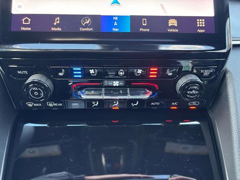 New 2025 Jeep Grand Cherokee L Limited w/ Luxury Tech Group II image 15