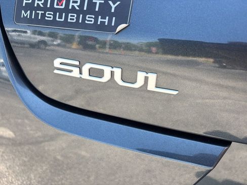 Used 2025 Kia Soul LX w/ LX Technology Package FWD image 27