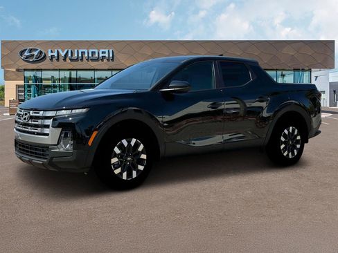 Certified 2025 Hyundai Santa Cruz SE FWD image 2