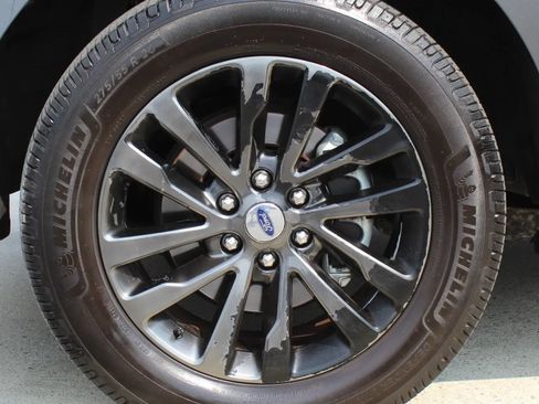 Used 2019 Ford Expedition Limited w/ Equipment Group 301A AWD/4WD image 9