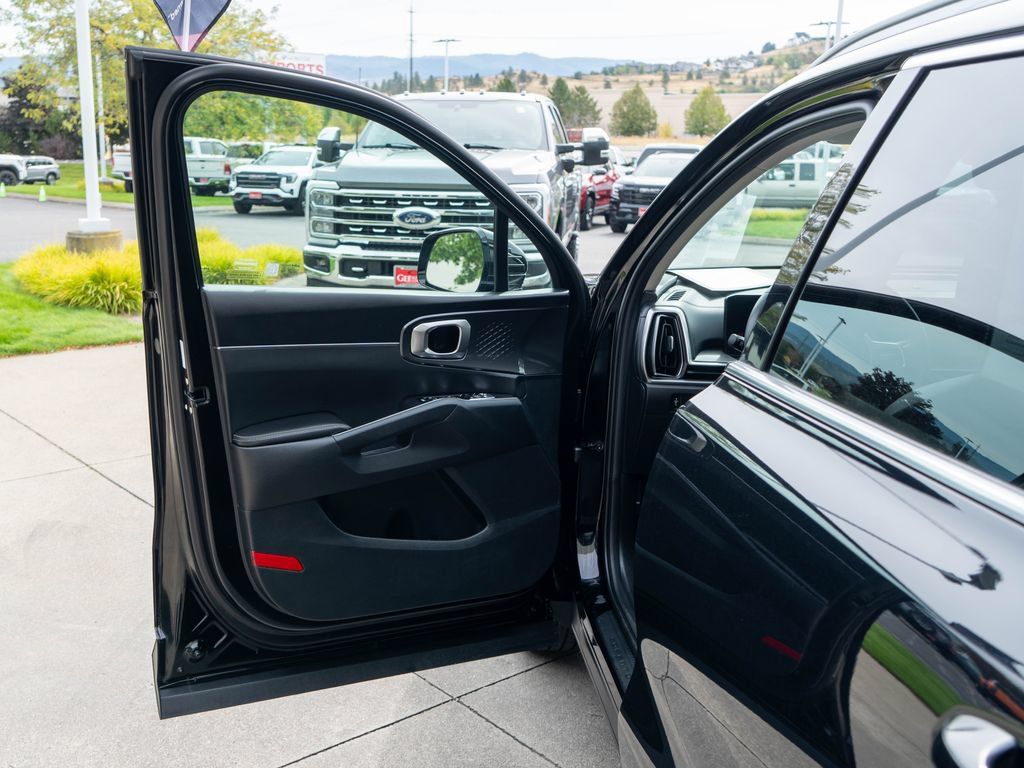 Certified 2025 Kia Sorento S w/ Panoramic Sunroof Package AWD/4WD image 17