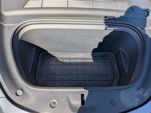 Used 2022 Tesla Model Y Performance image 40