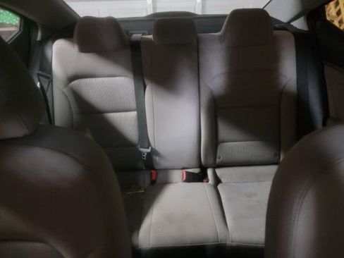 Used 2017 Hyundai Elantra SE image 9