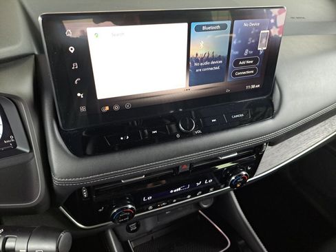 Used 2025 Nissan Rogue Platinum FWD image 32