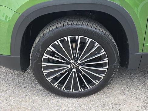 New 2026 Volkswagen Taos SE image 7