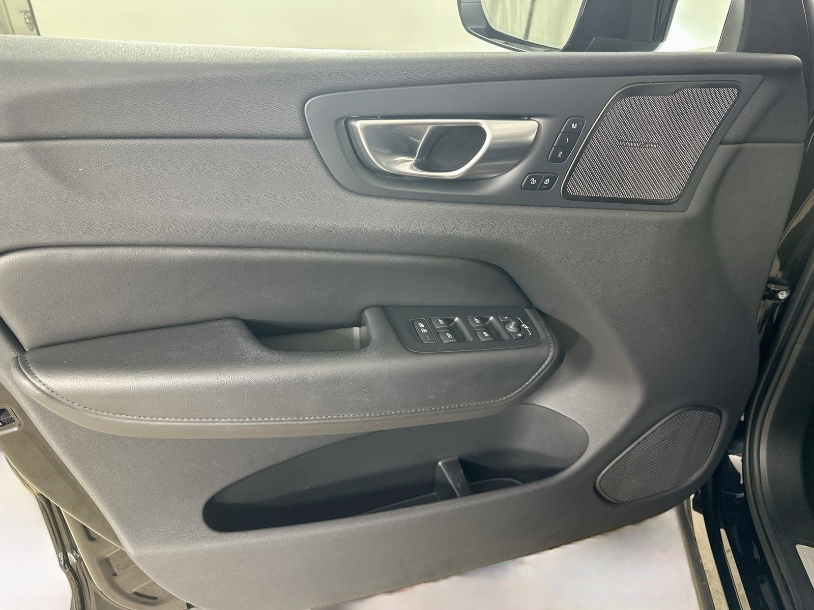 Used 2024 Volvo XC60 B5 Plus w/ Climate Package AWD/4WD image 16