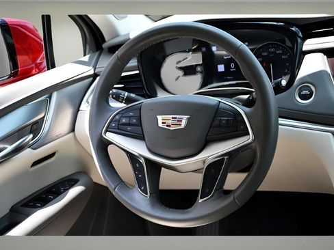 Used 2023 Cadillac XT5 Premium Luxury w/ Technology Package AWD/4WD image 17