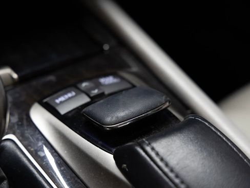 Used 2014 Lexus LS 460 image 31