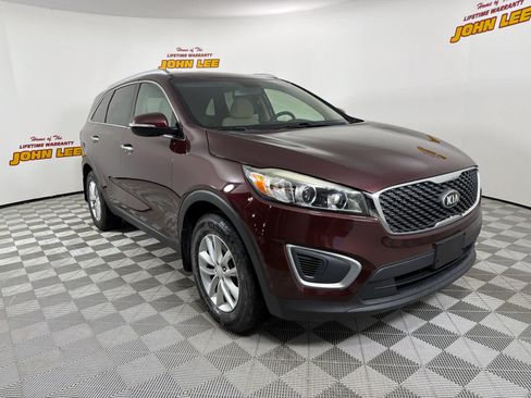 Used 2018 Kia Sorento FWD image 8