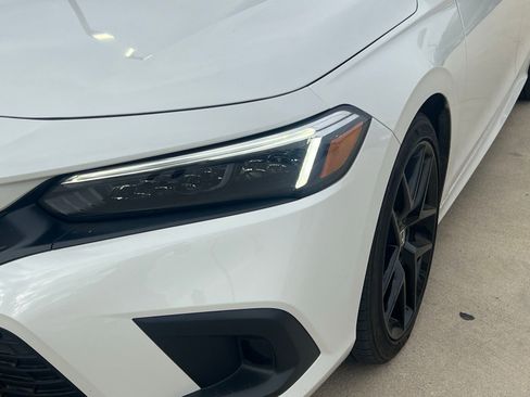 Used 2024 Honda Civic Sport image 4