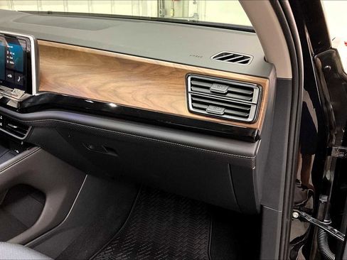 New 2026 Volkswagen Atlas SE image 28