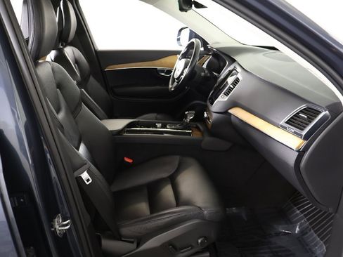 Used 2021 Volvo XC90 T6 Momentum w/ Climate Package image 34