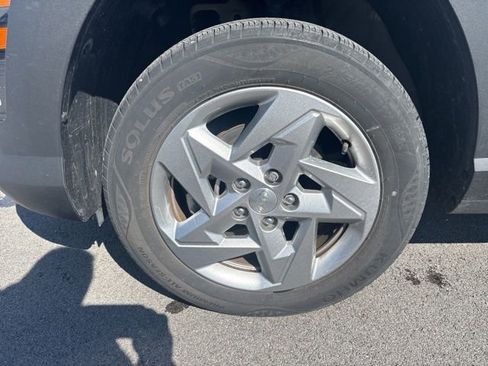 Used 2024 Hyundai Kona SE image 2