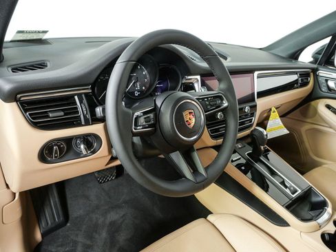 Used 2026 Porsche Macan AWD/4WD image 4