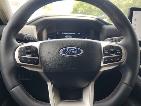 Used 2025 Ford Explorer Active RWD image 22