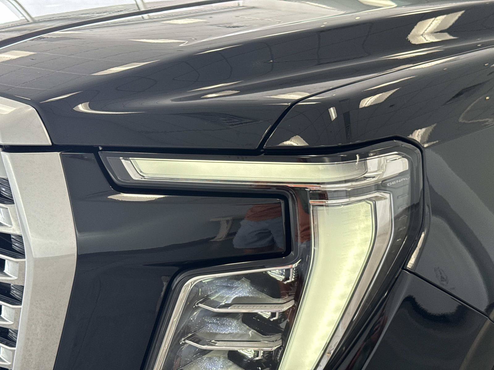 Used 2025 GMC Yukon Denali RWD image 29