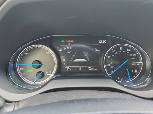 Used 2022 Toyota Venza XLE image 16