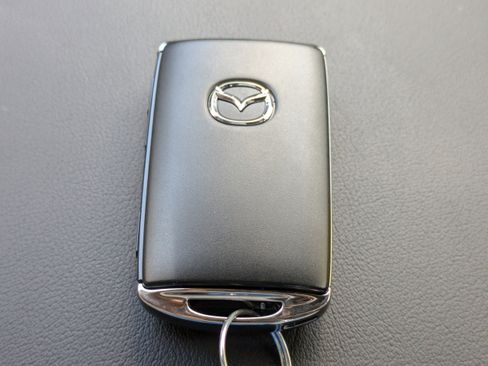 New 2025 MAZDA MAZDA3 Hatchback w/Premium Plus Pkg image 33