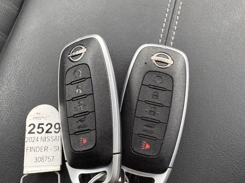 Used 2024 Nissan Pathfinder Platinum w/ Cargo Package image 38