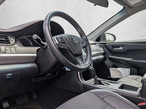 Used 2017 Toyota Camry SE FWD image 9
