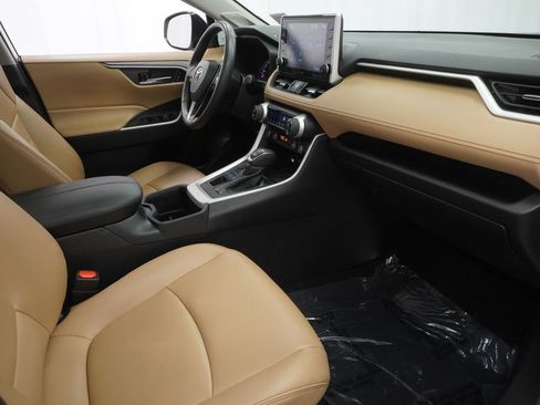 Used 2022 Toyota RAV4 XLE Premium image 50
