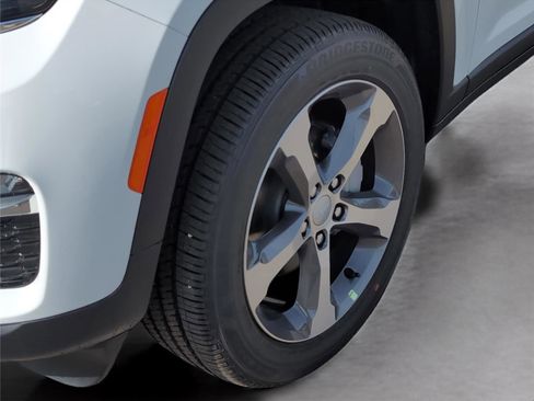 New 2025 Jeep Grand Cherokee Limited w/ Trailer Tow Package image 39