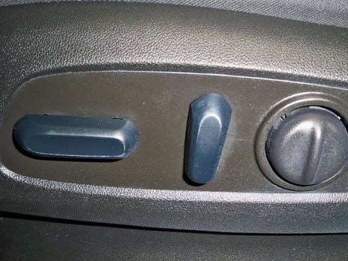 Used 2023 Chevrolet Equinox LT FWD image 8