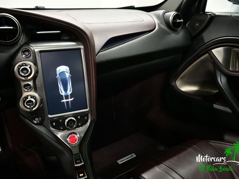 Used 2018 McLaren 720S RWD image 39