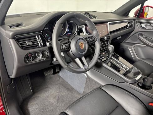 Certified 2026 Porsche Macan AWD/4WD image 4