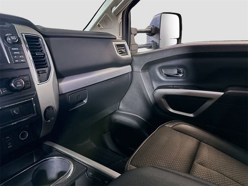 Used 2016 Nissan Titan PRO-4X image 24