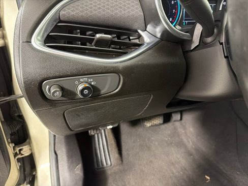 Used 2016 Chevrolet Malibu LT image 12